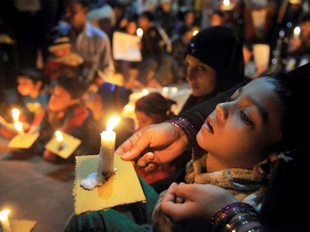 Bhopal gas victims begin indefinite fast, demand additional compensation