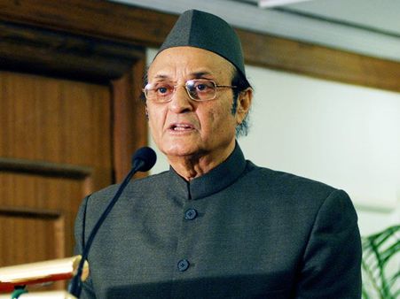 Anti-western approach damaging for country, says Congress leader Karan Singh