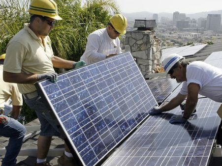 Narendra Modi meets Solar Mamas from Tanzania trained in Rajasthan