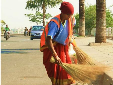 Uttar Pradesh: Soon, mechanised sweeping to make Noida roads clean