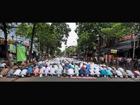 In Europe, many Muslims renounce Islam, embrace Christianity: Report