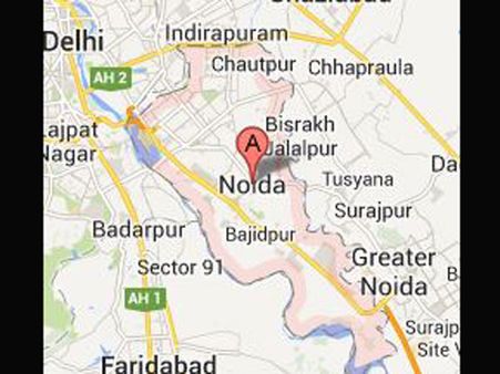 Noida traffic cops present roses to law-abiding motorists