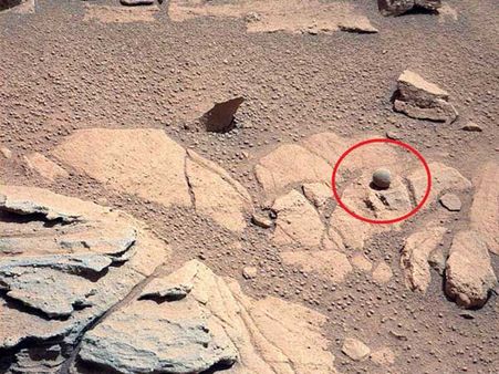 Alien rock brimming with traces of life on Mars