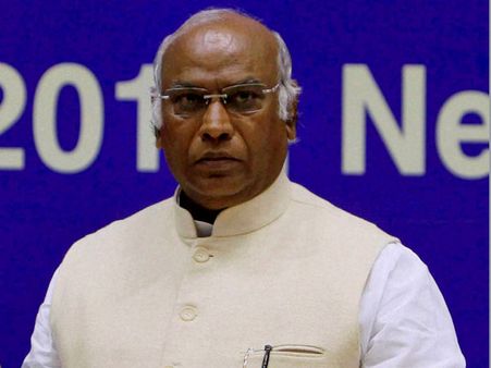 What will S M Krishna do in 'few days of life left', asks Kharge