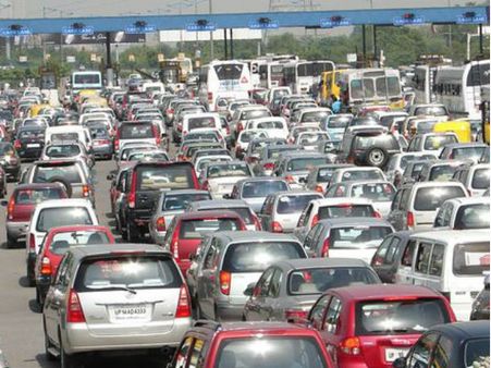 Noida: DND flyway hikes toll rates by Rs 3 for cars; residents term it unjustified