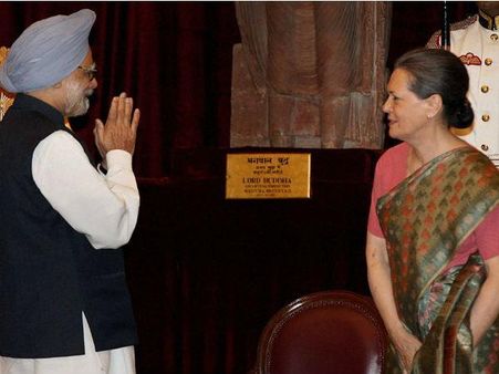 Rahul 'not interested', Sonia asks Manmohan to talk to PDP in J&K