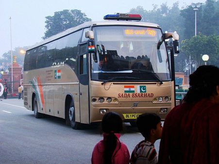 Pakistan-India Dosti bus service restricted to Wagah border