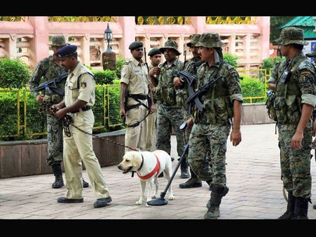 Bomb scare near mahabodhi temple, bomb disposal squad arrives