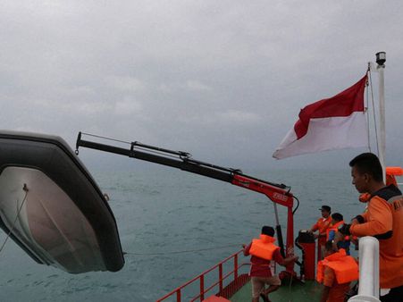 AirAsia: Black box signals from plane detected again