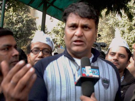 Now, expelled AAP leader Vinod Kumar Binny joins BJP