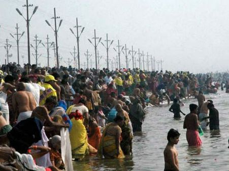 Over 80 lakh to take holy dip at Sangam