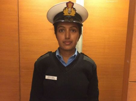 OneIndia Exclusive: Not just Obama, this woman naval officer is also a R-Day star