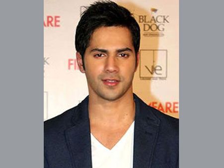 Delhi polls: Varun Dhawan, Yami Gautam ask college students to vote