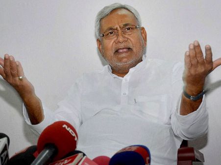 Nitish Kumar, 130 MLAs march to Raj Bhawan