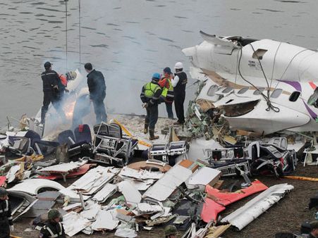 TransAsia suspends 32 flights, organises funerals for victims