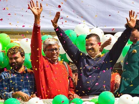Kejriwal's Valentine's Day connection! Break up and patch up with Delhi on same day