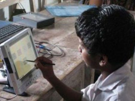 Cong urges govt to distribute free laptops to all students
