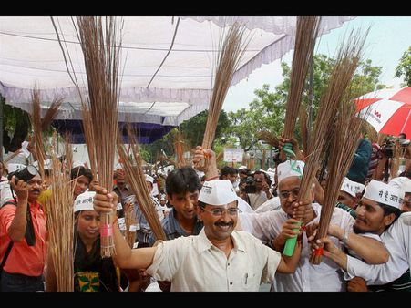 Kejriwal to keep home, power, finance, Sisodia urban dev, PWD