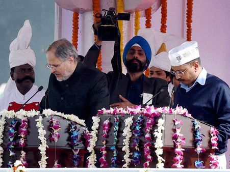 Couples keep 'date' with Kejriwal on Valentine's Day