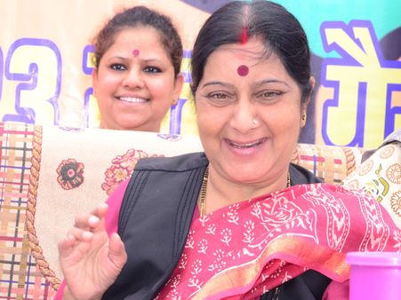 Turkmen students perform Hindi songs for Sushma Swaraj