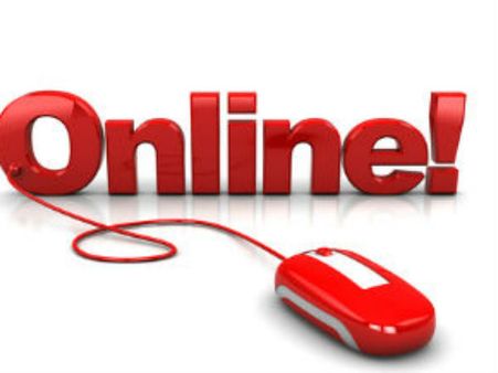 E-commerce cos firm up offline presence to woo customers