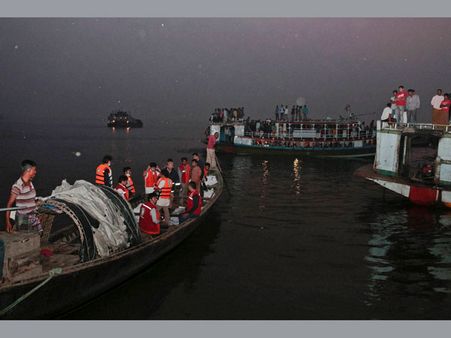 10 drown, 150 rescued from capsized migrant boat off Egypt