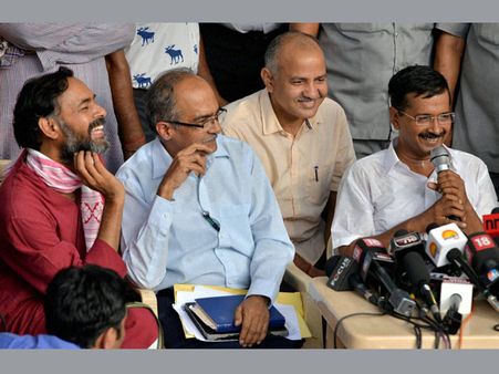 Rift in AAP deepens: Know who all are there in anti-Arvind Kejriwal and pro-Kejriwal camp