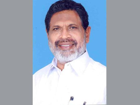 Thousands pay tribute to Karthikeyan