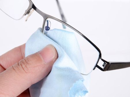 A pinch of baking soda for better sight?