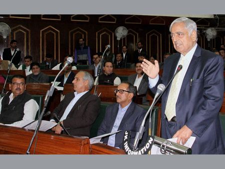 Pakistan window to Central Asia, wants good relation with them: Mufti
