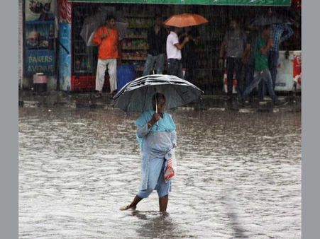 Flood alert sounded in Kashmir Valley after Jhelum crosses danger mark