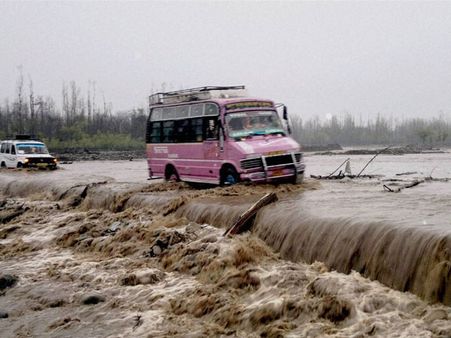 Kashmir flood: 15 feared dead as three houses collapse in Badgam