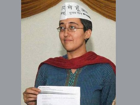 Former AAP spokesperson slams Prashant Bhushan, Yogendra Yadav