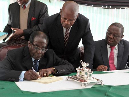 Robert Mugabe in South Africa for first state visit in 20 years