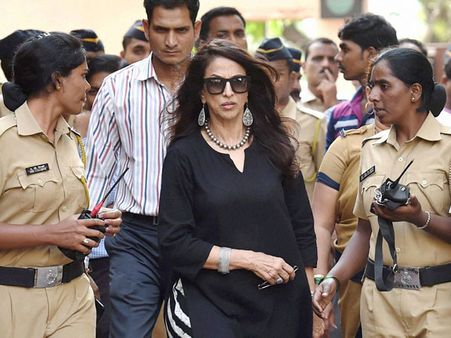 Shobhaa De can speak her mind, says AAP