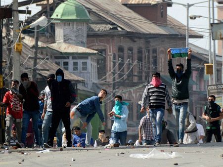 Jammu and Kashmir Bandh: One dead as Police fires on pro-Masarat protesters in Narbal