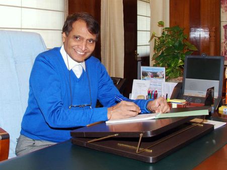 Suresh Prabhu cautions against effects of greenhouse gases; advocates use of solar, wind energy