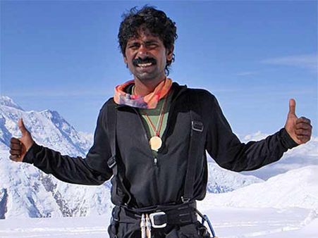 Mountaineer Mastan Babu's body reaches home from Argentina