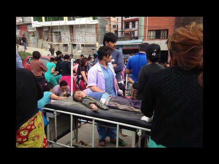 Himachal sends 25,000 blankets to quake-hit Nepal