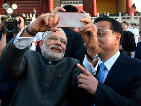 Modi in China: When PM clicked selfie with Chinese PM Li Keqiang