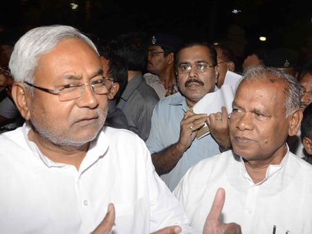 Nitish, Manjhi now fight over mangoes, litchis