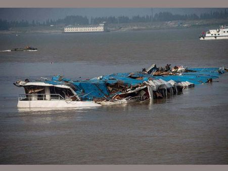 China ship capsize: Death toll climbs to 434