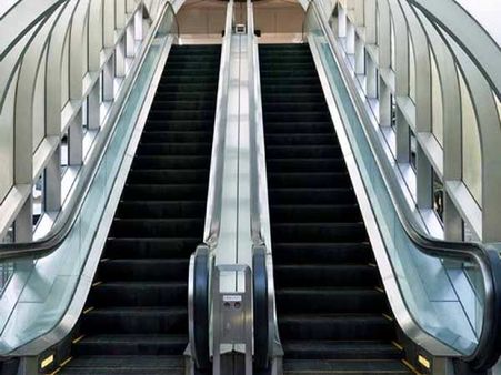 Holidays turn tragic for this family, toddler loses 3 fingers in escalator accident