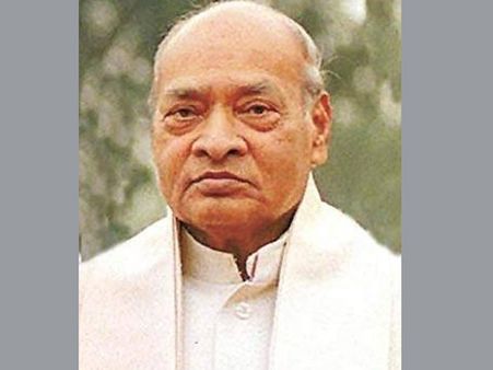 Sanjaya Baru favours Bharat Ratna for PV Narasimha Rao