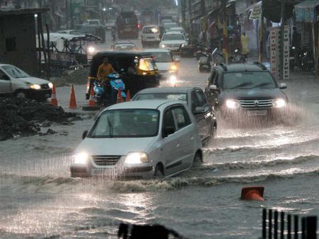 Heavy rains, water logging cause huge traffic jam in Delhi-NCR
