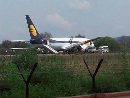 Bomb threat forces Jet Airways to make emergency landing in Oman