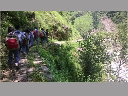 Uttarakhand rains: School children risk their lives
