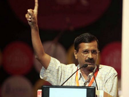 Kejriwal opposes land bill, Centre's meddling in Delhi affairs