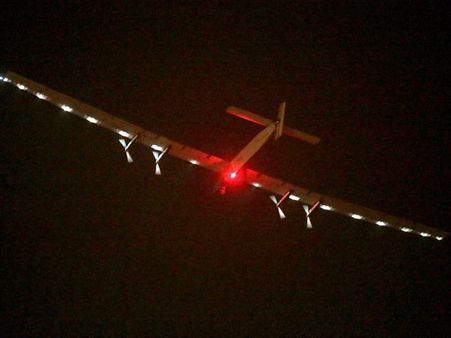 Solar plane suspends journey in Hawaii after battery damage