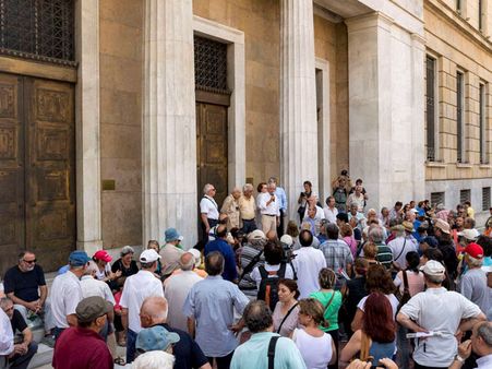 Greek govt has 'no intention' of calling early election